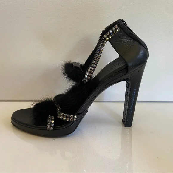 Gucci Black Leather & Rabbit Fur High Heels - Picture 5 of 13